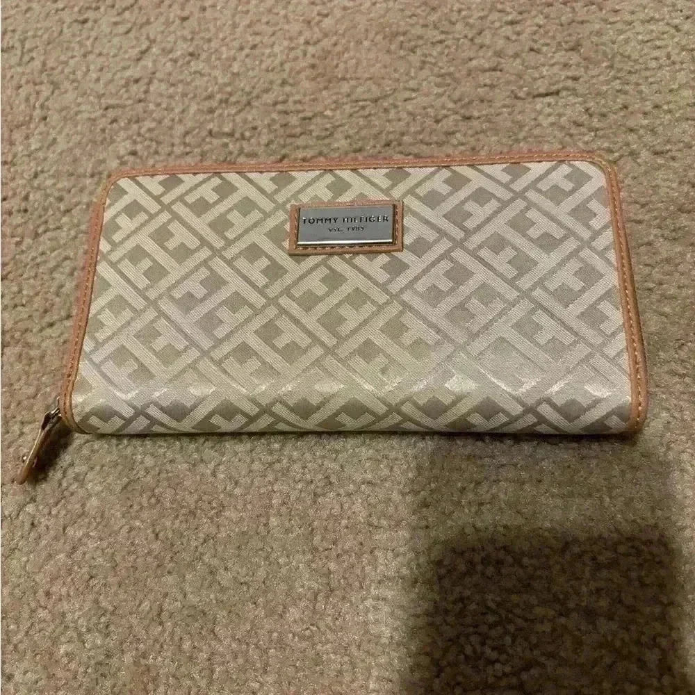 Brand New Tommy Hilfiger Wallet